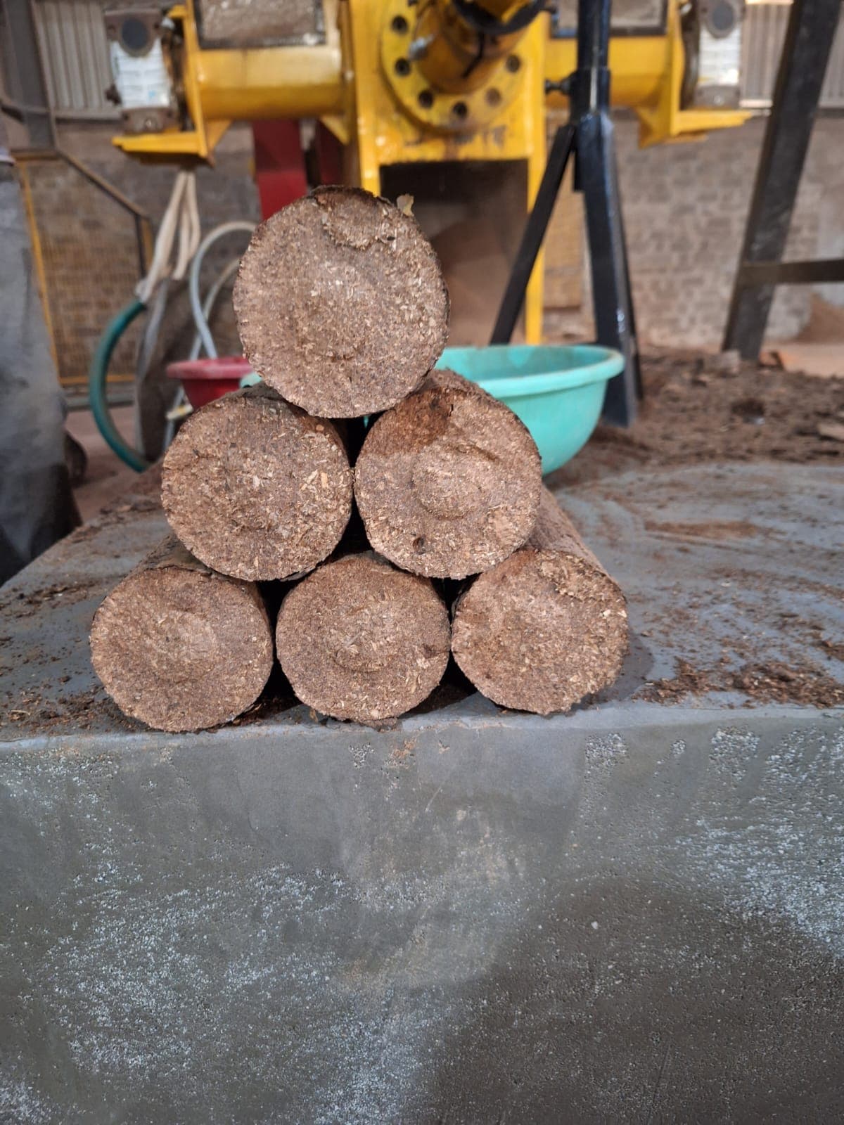 90MM Sawdust Briquettes